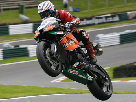 Steve Plater racing at Cadwell