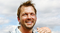 Jimmy Doherty introduces the would-be farmers to pigs