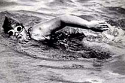 Sunny Lowry swims the channel