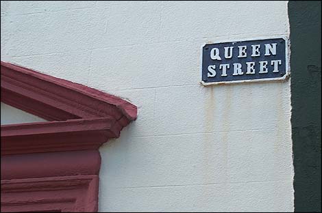 Queen Street sign