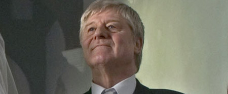 Martin Jarvis as Leonard