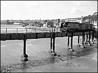 A train crosses the Taw on the Ilfracombe to Exeter line, 1961 (Robert Darlaston)