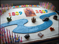 Darwin's 200th birthday cake