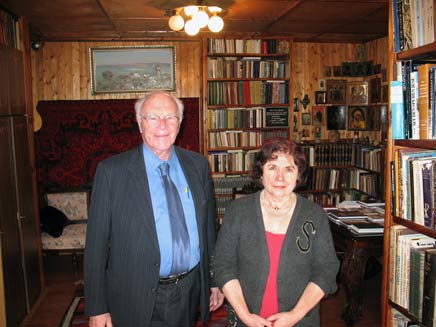 Natalya Men, Fr Alexander's widow, with Canon Michael Bourdeaux in Father Alexander's book-lined study