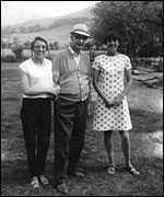 Pam with her parents c 1967. Image: Pam Voll.