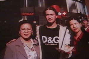 Jean and Linda meet a celeb