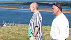 Geraint Lovgreen a Meririon McIntyre Huws uwchben Caernarfon