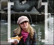 Fountain in Victoria Square ©Nickster2000