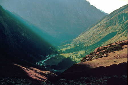 Mountain landscape, photo by Tom Ang