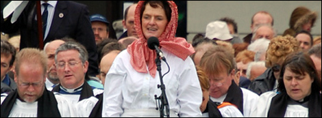 Sadie Rennard singing at Liberation Day 07