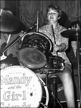 Woman drumming 470