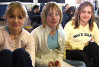 Mared Davies, Nia Tudor a Emma Sullivan o flynyddoedd 9 a 10 Ysgol Maes Yr Yrfa, Cefneithin