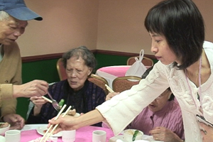 Yvonne felt quite isolated when she moved from Hong Kong to Liverpool, so she started volunteering in the Chinese community. 