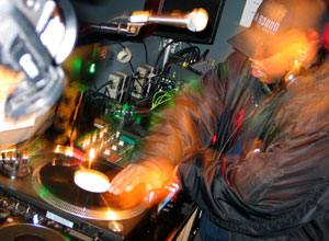 DJ Premier on the turntables