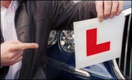 Man pointing at L plates