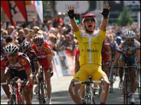 Mark Cavendish winning Stage One of 2007 Tour of Britain. Photo Bryn Lennon/Getty Images.