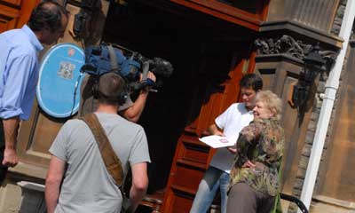 Di arrives