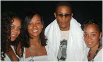 Romeo, chillin backstage