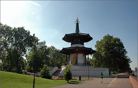 London Peace Pagoda, Battersea