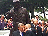 Dickie Bird with sculptor Graham Ibbotson at the unveiling of his statue, June 2009