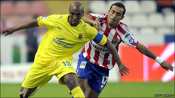 Marcos Senna is a key figure in Villarreal's midfield