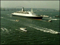 The QE2 on Southampton Water in 1982