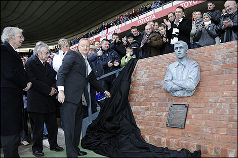 The unveiling of the Steve Bloomer bust at Pride Park Stadium (Photo: Andy Clarke)