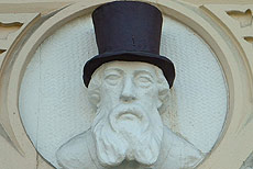 Sculpture of Tanky Smith in his police uniform