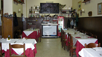Interior of a typical pizzeria in Rome ,Italy. August 2007 © BBC