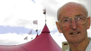 W  J Edwards ar faes yr Eisteddfod