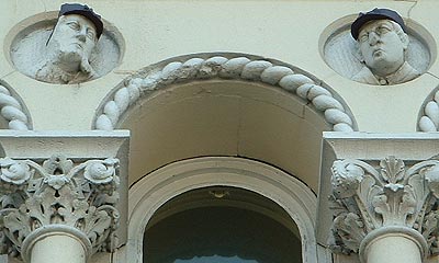 Sculptures showing Tanky Smith disguised as a jockey