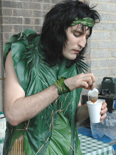 Noel Brews a Tea