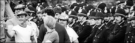 Standoff at Orgreave, 1984 © Steve Eason