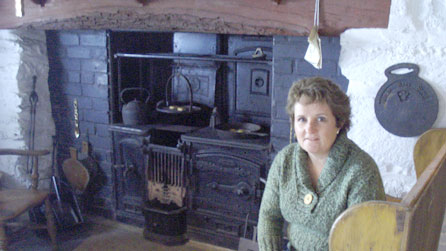 Ar yr aelwyd yng Nghae'r Gors