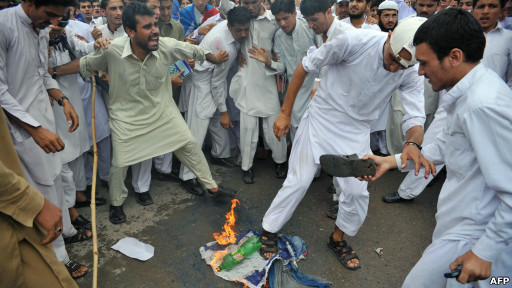 Unjuk rasa anti-AS di Peshawar, Pakistan.