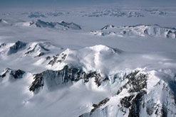 Antarctic glaciers and mountains from the air (© British Antarctic Survery)