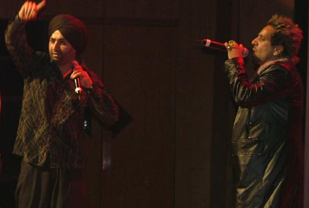 Sukshinder Shinda and Jazzy B make an impact on stage