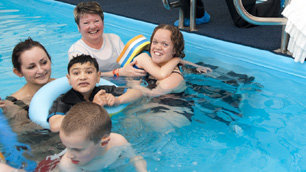 Ellie Simmonds Training with Children