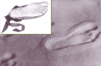 Sneakers adapted to leave false footprints