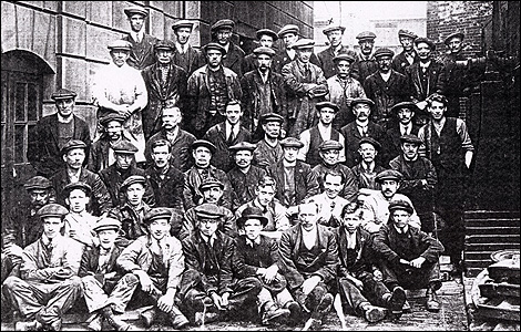 staff at the Eastleigh Railway Works, c1906