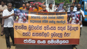 Protest in Munneswaram Kovil (photo: Prasad Poornimal Jayamanne)