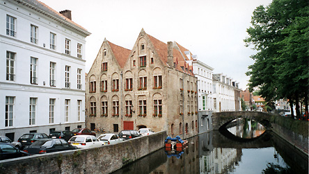 Bruges street scene with canal © BBC