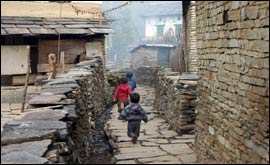 Children running the Ghandruk
