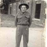 READY FOR ACTION! DEVIZES, WILTSHIRE 1942