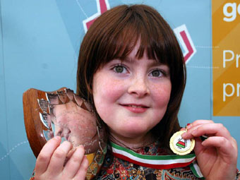 Bethan Elin Wyn Owen o Ysgol Gynradd Bryngwran,  Cylch Alaw, Mon oedd yn gyntaf yn y Llefaru unigol Blwyddyn 5 a 6.