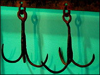 Body drag hooks