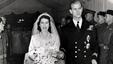 Princess Elizabeth leaves Westminster Abbey in London, with her husband, the Duke of Edinburgh, after their wedding ceremony, 20 November 1947.