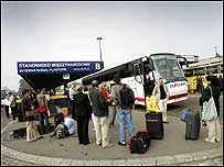 Poles leaving for UK c/o Getty Images