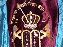 Mantel of a Torah scroll (detail)