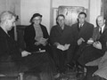 Alun Llewelyn Williams gyda'i ddosbarth WEA llenyddiaith Gymraeg, 1952.